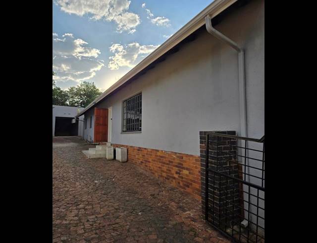 3 BEDROOM PROPERTY TO RENT IN ILLIONDALE